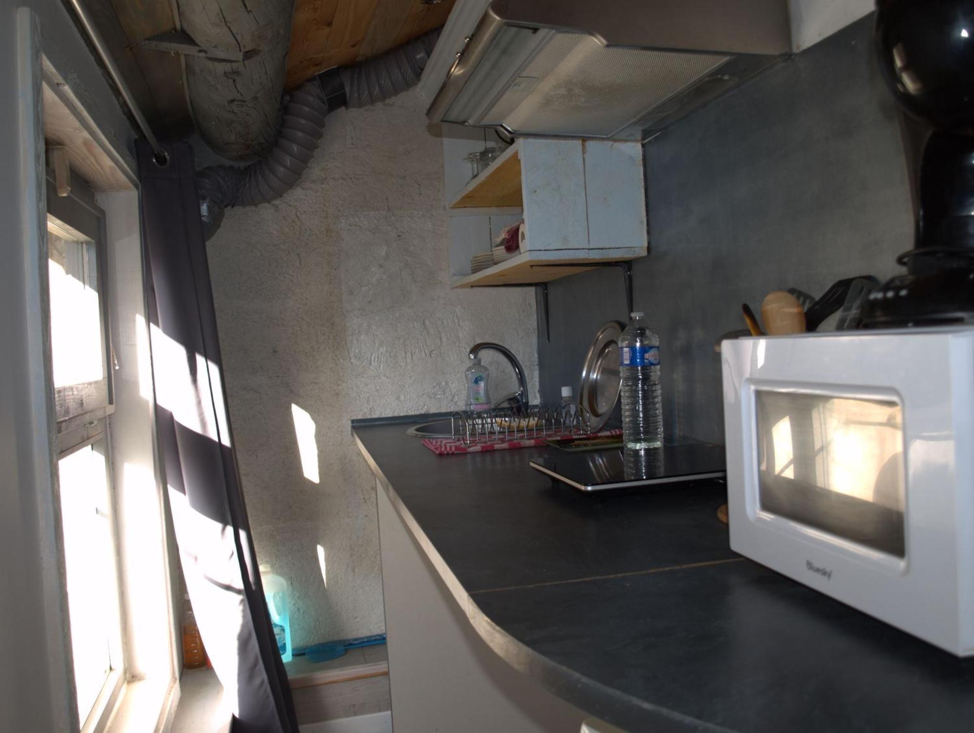 Insolite Studio -La Tour Des Templiers- Montfrin Kültér fotó